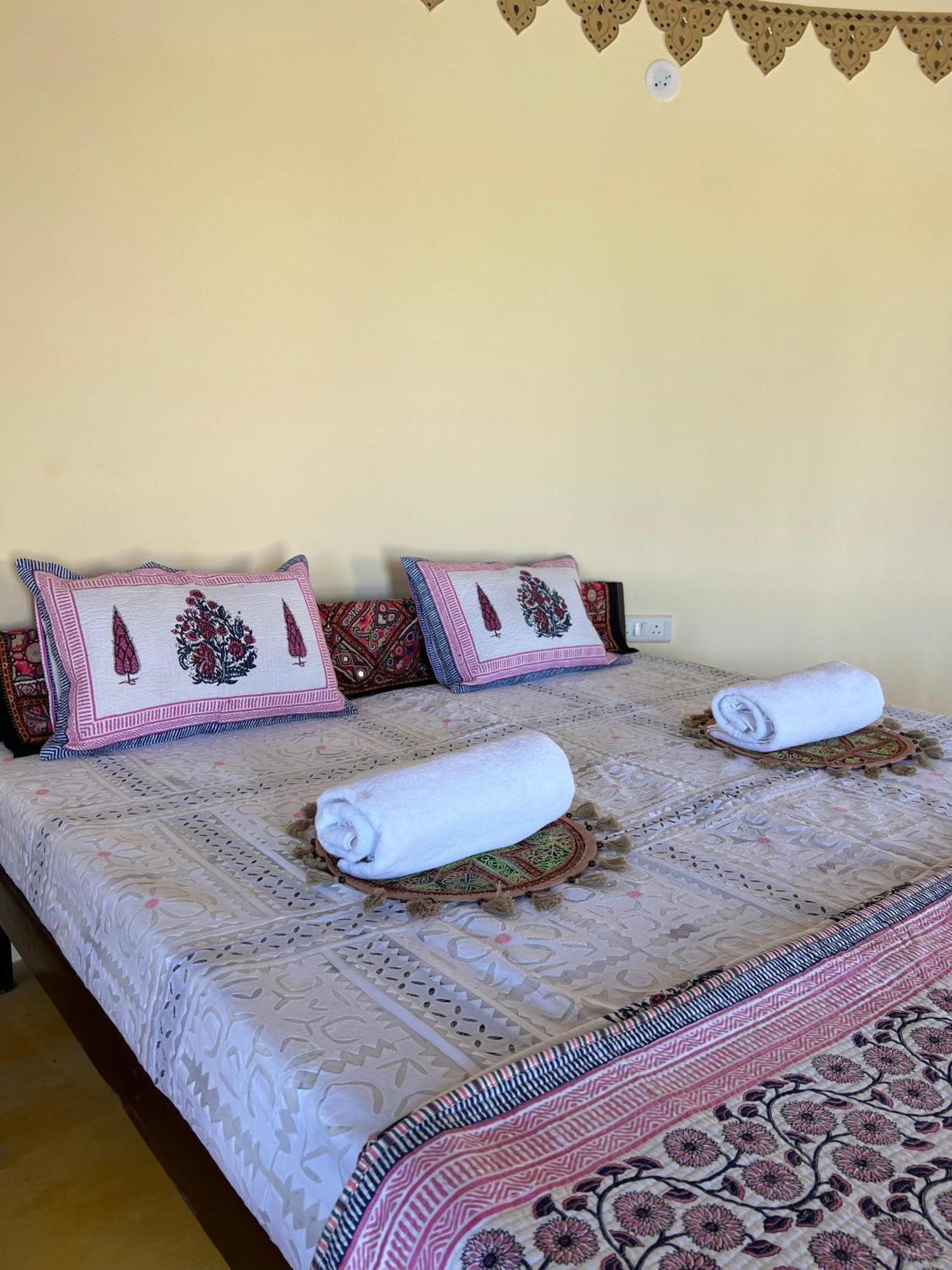 Rann Hellaro Homestay Bhuj Bagian luar foto